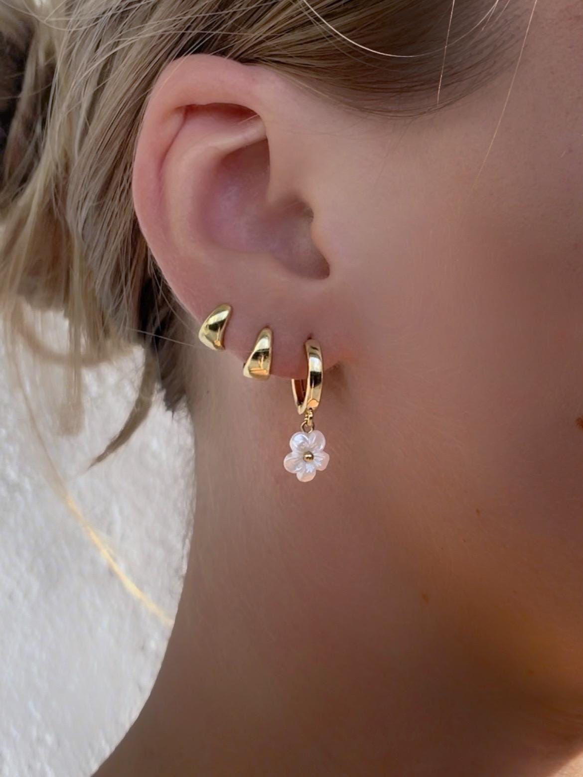 Tiny White Flower Hoops, 1 / 3