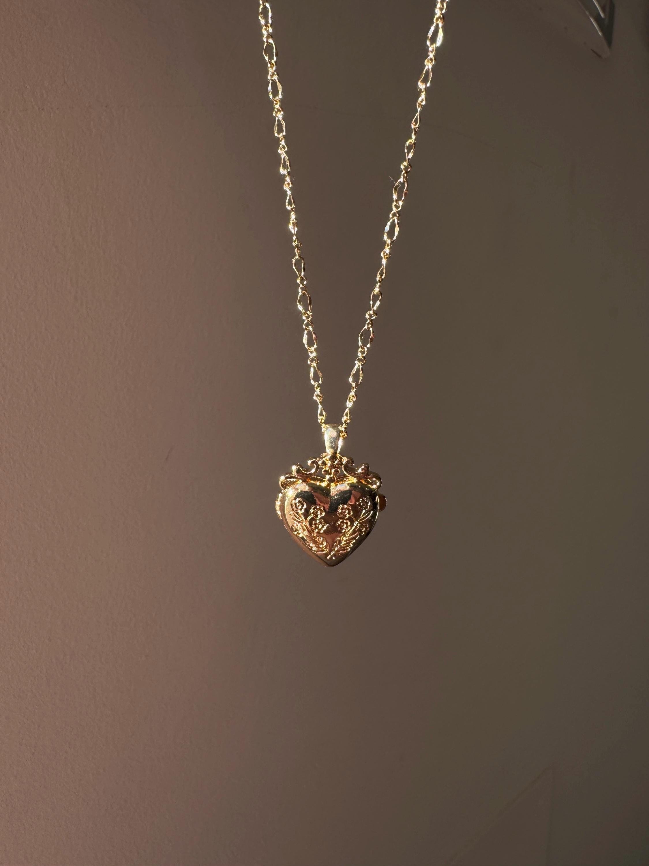 Vintage Open Heart Locket, 7 / 9