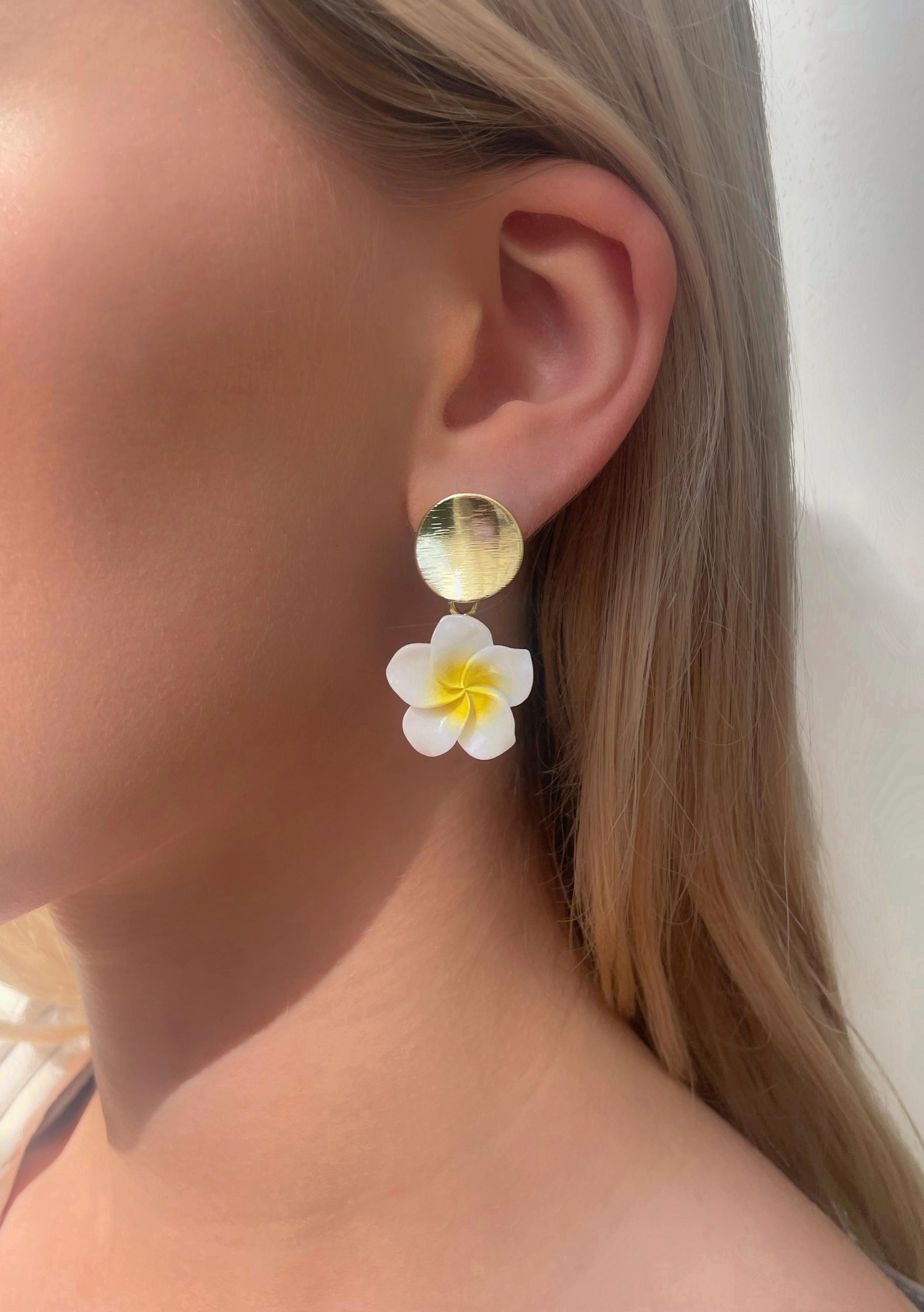 White Plumeria Earrings, 2 / 3