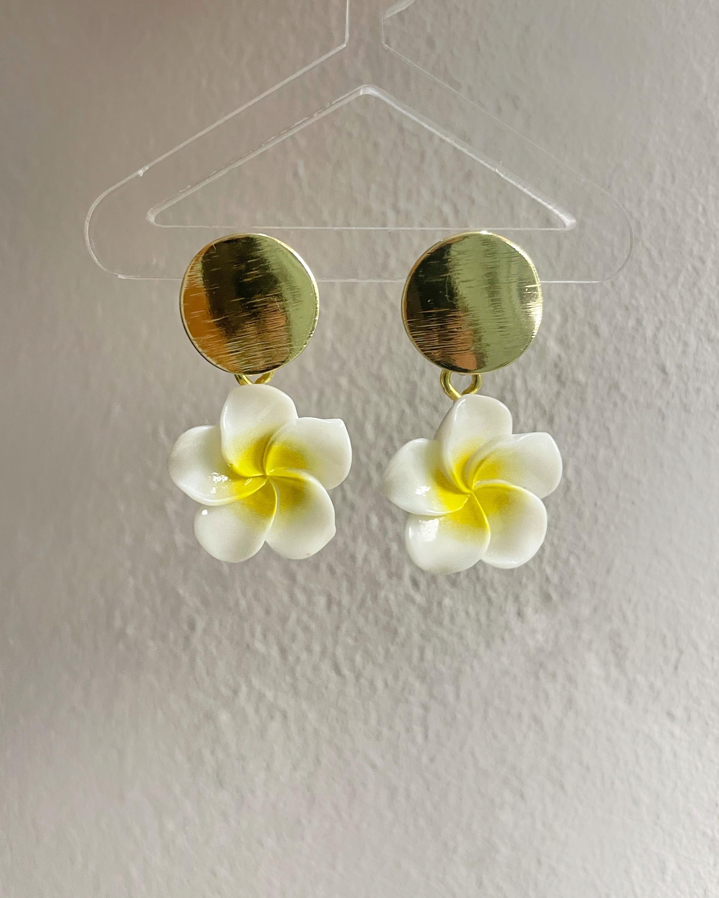 White Plumeria Earrings, 3 / 3